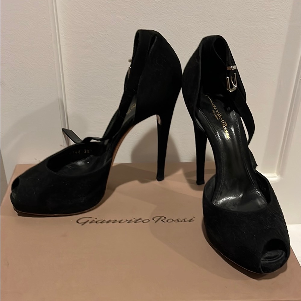 GIANVITO ROSSI black Suede D'Orsay Pump. Size 8.5